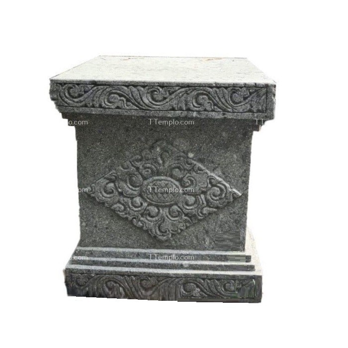 Pedestal tallado a mano