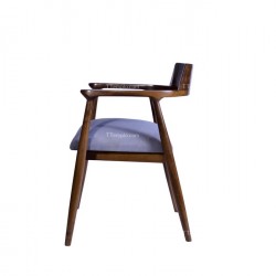 Silla con acabado nogal